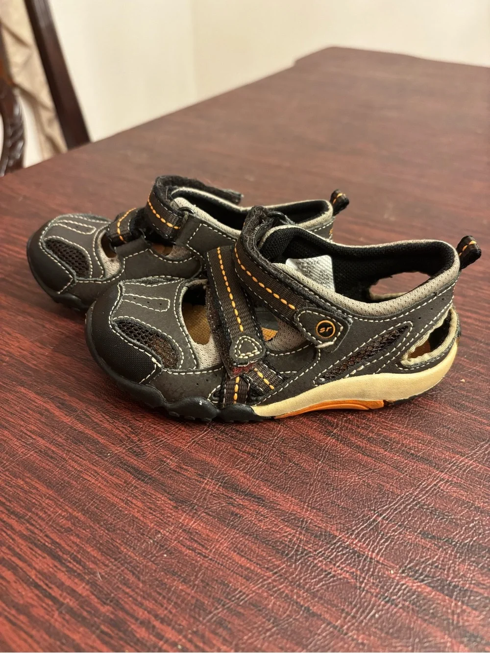 Stride Rite Kids Brown and Tan Velcro Outdoor Shoes size 7W